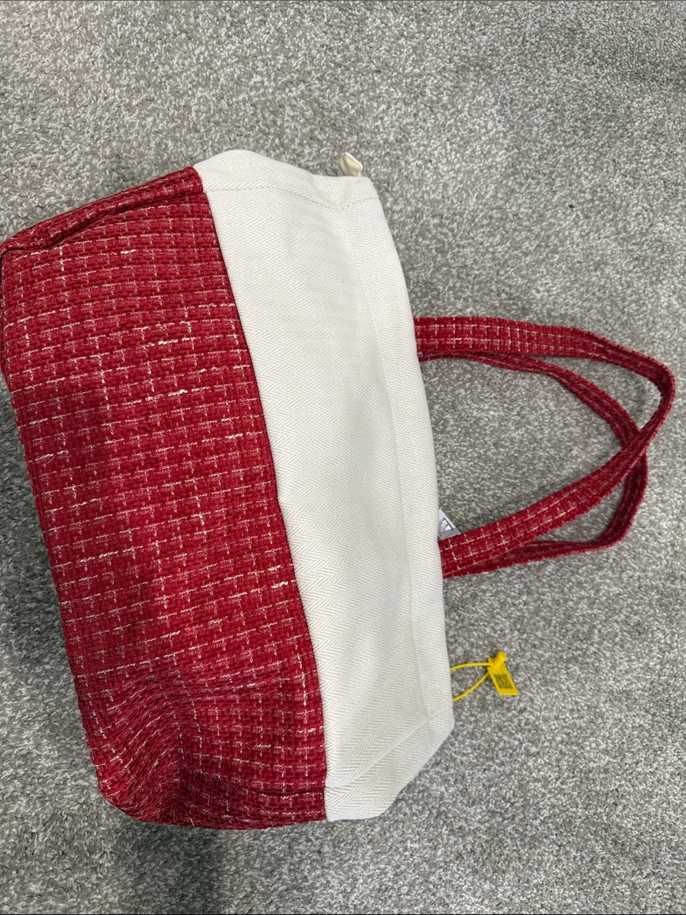 Special Edition Disney Red&White Duffy & Friends Tweed Shoulder Tote - Picture 6 of 8